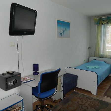 Mini Hotel Galant On Deputatskaya 5 Bratsk Esterno foto